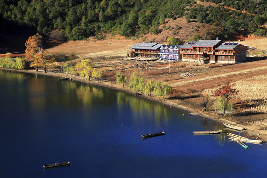 泸沽湖尼塞村湖景