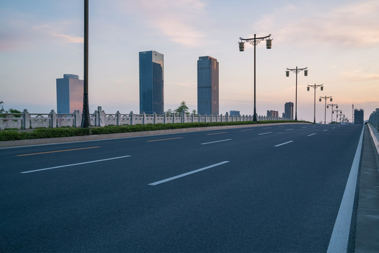 中国无锡道路交通和城市天际线