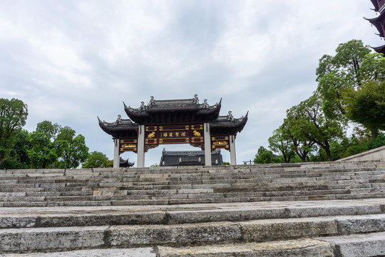 泰州凤城河南山寺庙