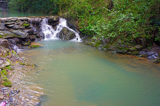水潭8
