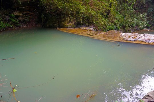 水潭10