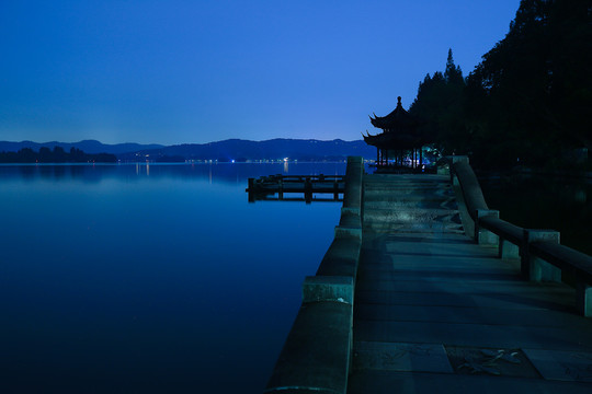 夜西湖