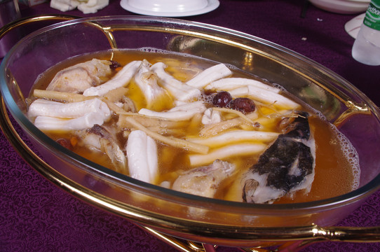 珍菌鱼头汤