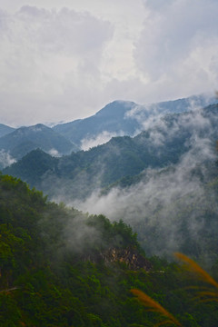 江西铅山雨后畲乡如水墨画