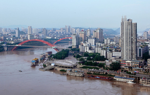 四川宜宾三江汇流与城市景观