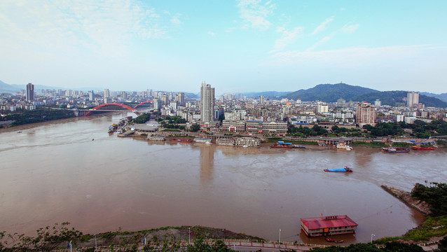 四川宜宾三江汇流与城市景观