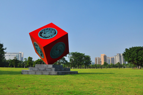 东莞红色的立方体雕塑造型