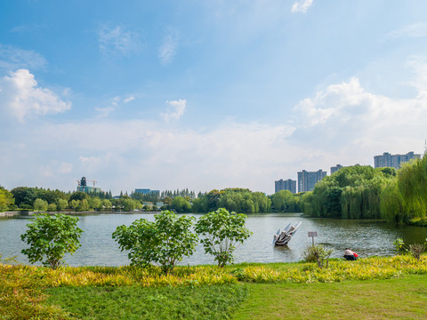 一面湖水