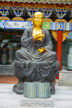 跋陀罗尊者塑像