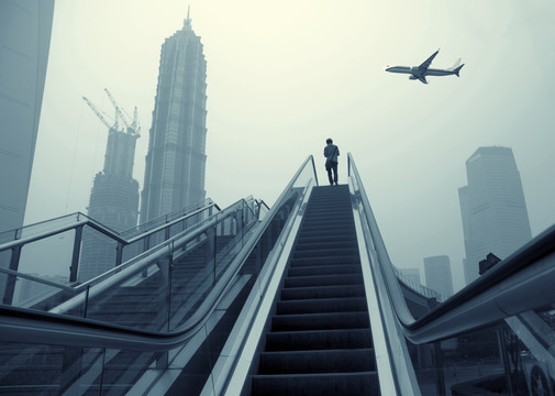 上海街道自动扶梯和摩天大楼