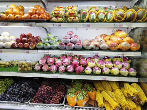冷藏柜里的水果
