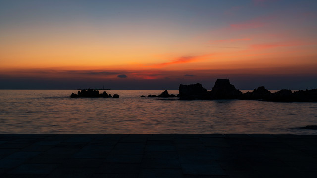 青岛雕塑园海滨日出