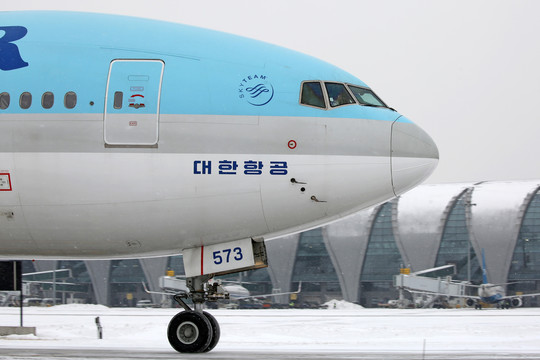 机场大雪飞机滑行