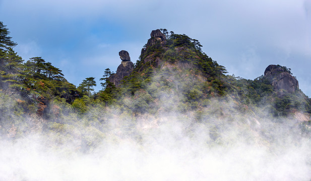 三清山巨石