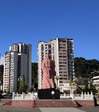 颛顼帝雕像背面
