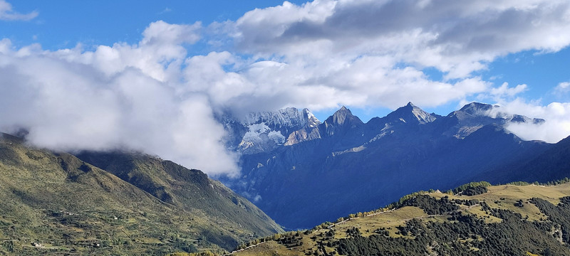 远眺四姑娘山