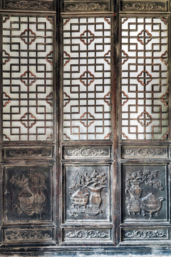 中式雕花木格门窗
