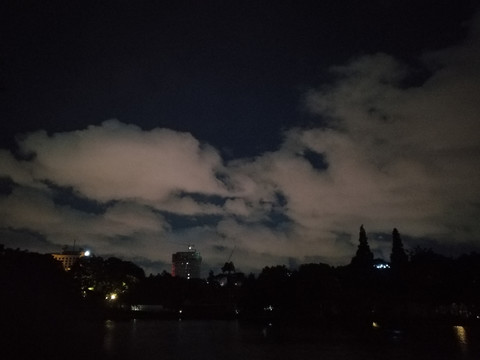 翠湖夜景