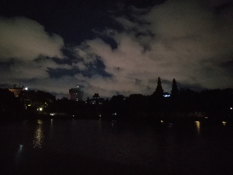 翠湖夜景