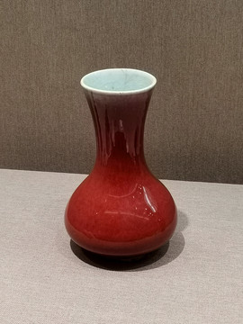 清代霁红釉胆瓶