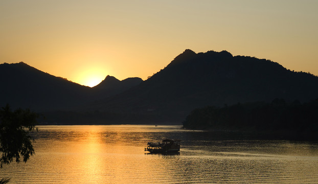 琅勃拉邦湄公河夕阳