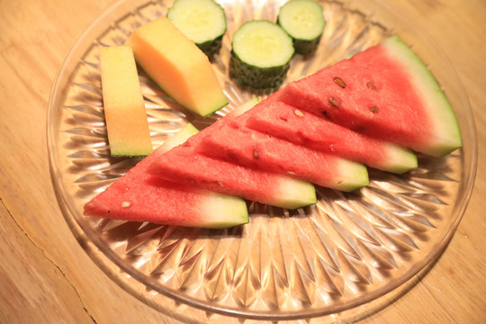 西瓜黄瓜和哈密瓜水果拼盘