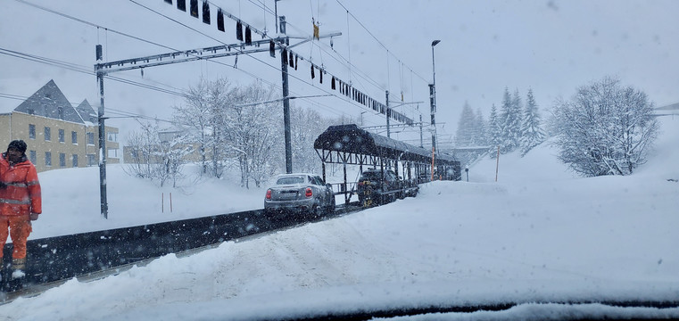 瑞士雪山火车
