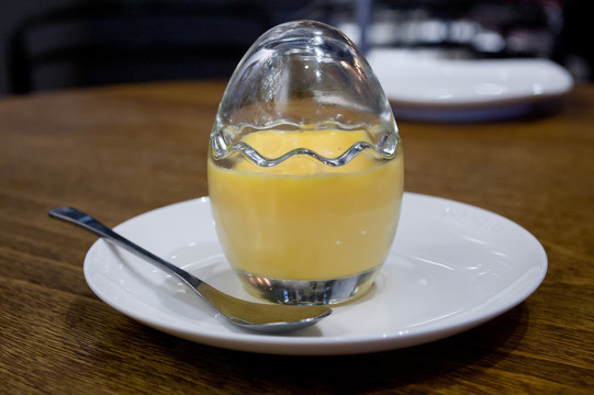 蛋形玻璃杯鸡蛋布丁