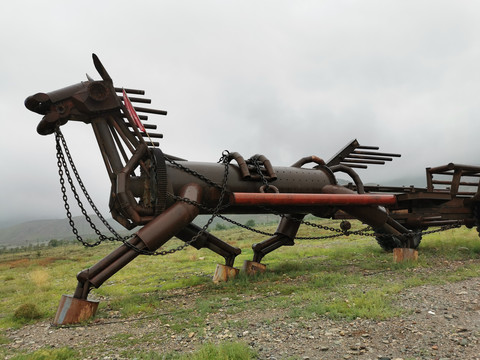 贺兰山雕塑铁马