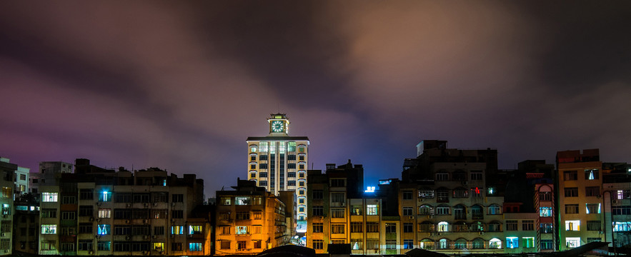 广西容县大钟楼建设银行大楼夜景