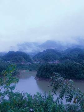 山间云雾