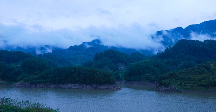 山间云雾