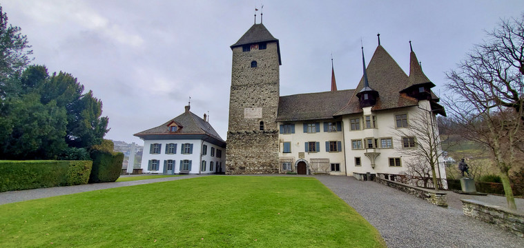 瑞士施皮兹古堡