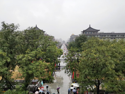 西安南大街钟楼街景