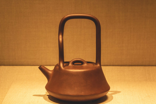 三峡博物馆长柄茶壶