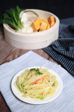 凉拌土豆丝