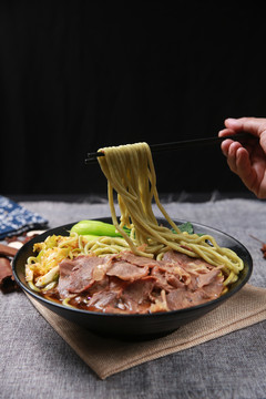 菠菜牛肉面