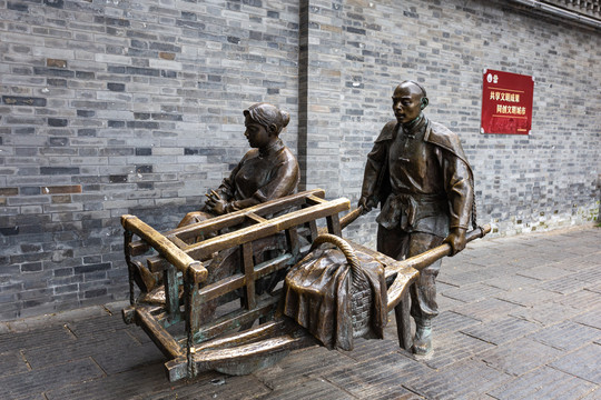 青州古城街头古代人物铜雕