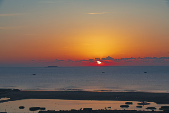 海上升红日