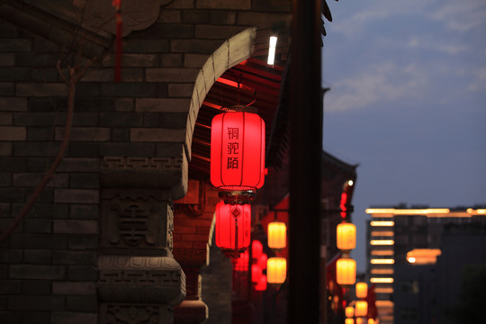 洛阳铜驼暮雨夜景