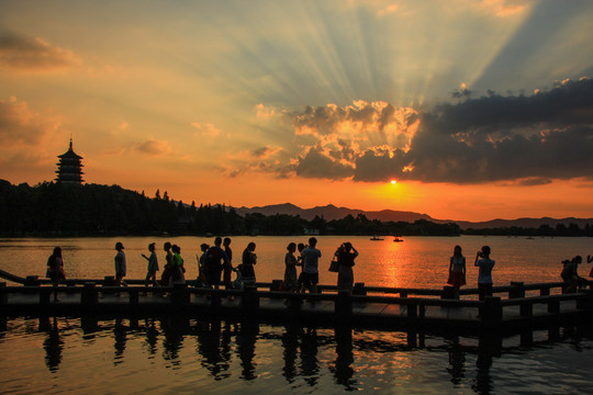 雷峰夕照