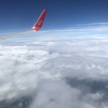飞机上拍云彩
