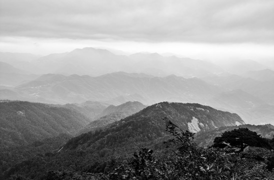 水墨群山背景