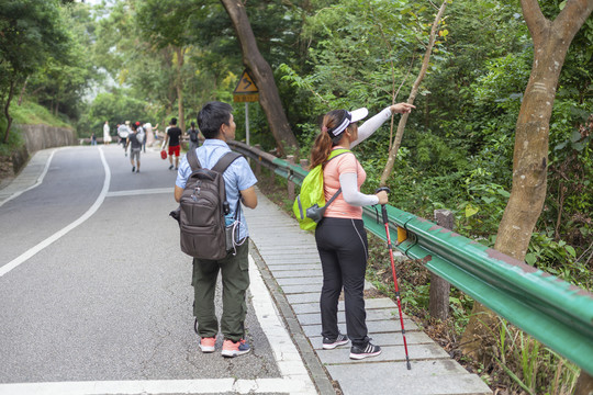 男人女人一起看风景