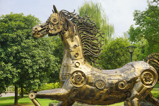 废旧零件雕塑的马