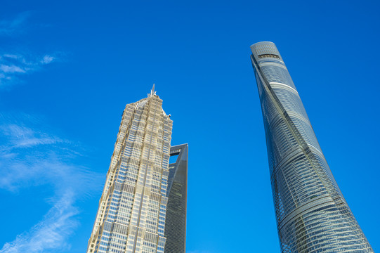 上海陆家嘴地标建筑仰拍特写