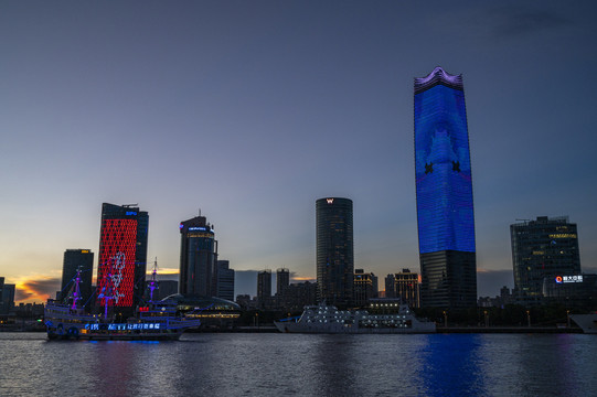 上海北外滩建筑群夜景