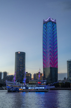 上海北外滩白玉兰广场灯光秀夜景