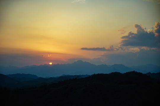 大山夕阳