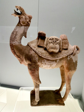 唐彩绘彩色釉陶骆驼